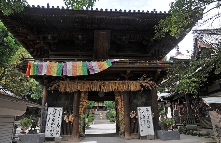 石手寺の山門（仁王門）
