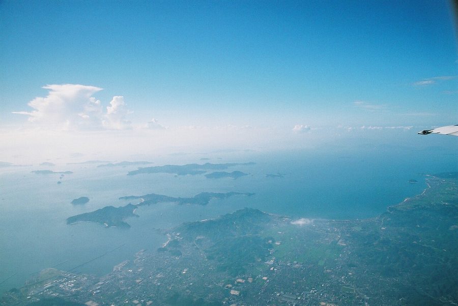 松山平野と瀬戸内海に浮かぶ忽那諸島の空撮