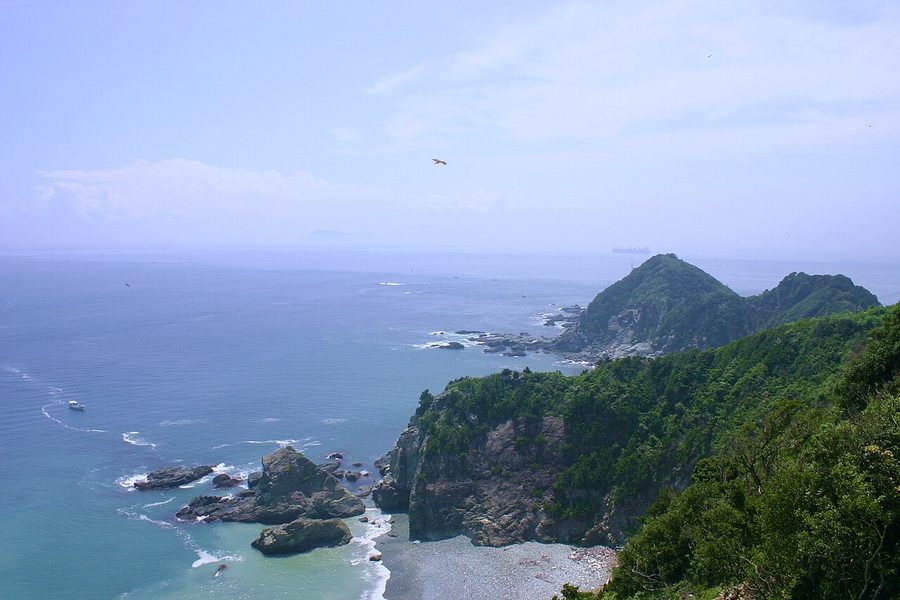 佐田岬から望む海岸線