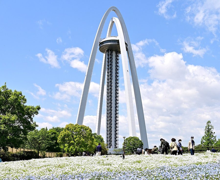138タワーパークにそびえるツインアーチ138