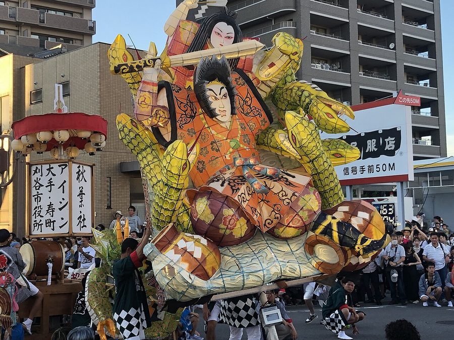 万燈祭の山車