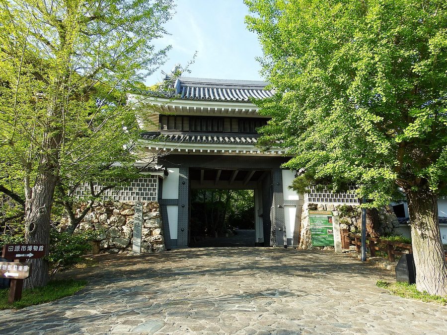 田原城跡の城門