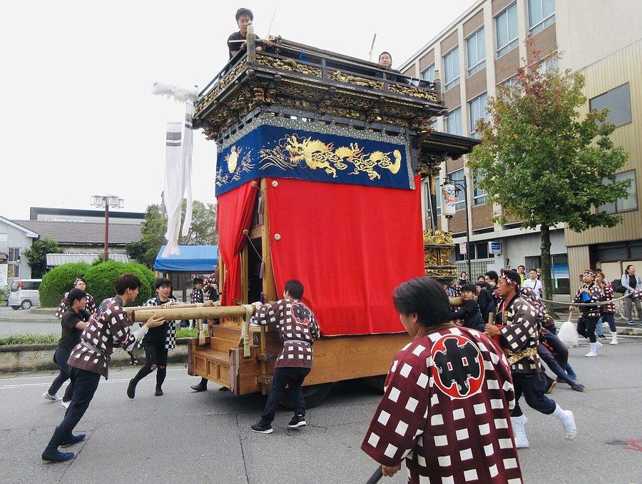 大浜中区祭礼で曳かれる山車