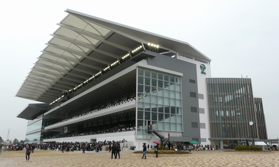 中京競馬場のグランドスタンド