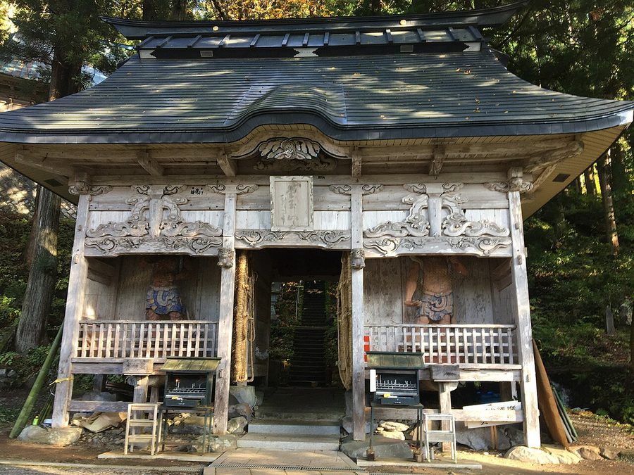 見玉不動尊の山門