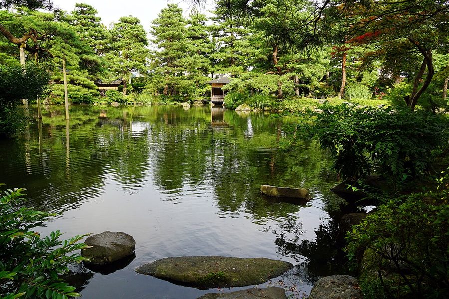 清水園の池庭