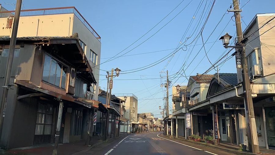 今町地区の中心部の商店街