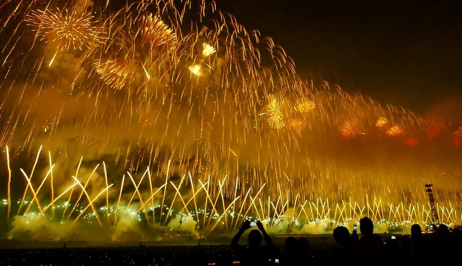 長岡まつり大花火大会（2015年）で打ち上げられた「復興祈願花火フェニックス」