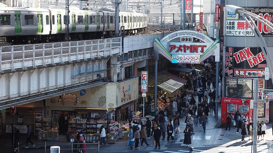 アメヤ横丁（アメ横）の上野側入口