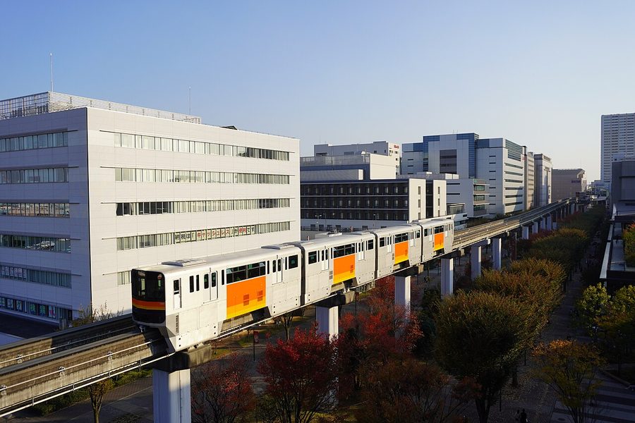 グリーンスプリングスから見た多摩都市モノレール