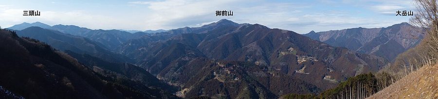 浅間尾根から望む奥多摩三山