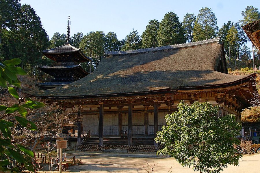 常楽寺本堂と三重塔