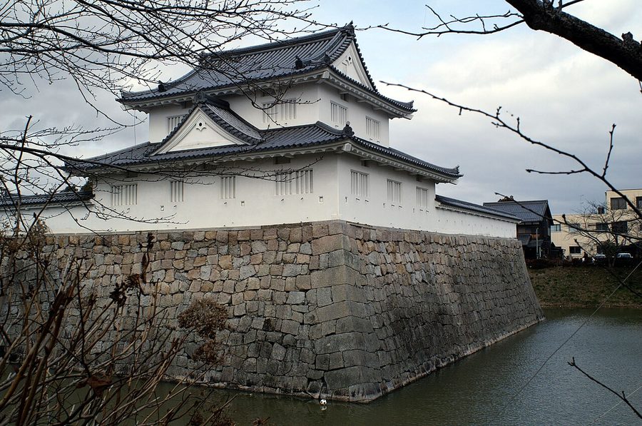 水口城の櫓と石垣、堀