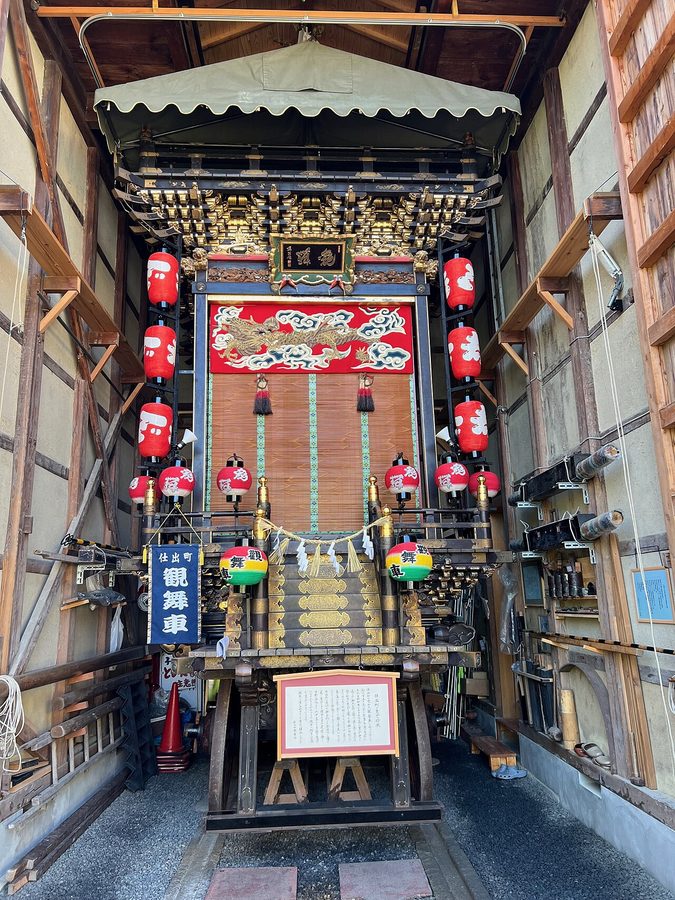 日野祭の曳山「観舞車」