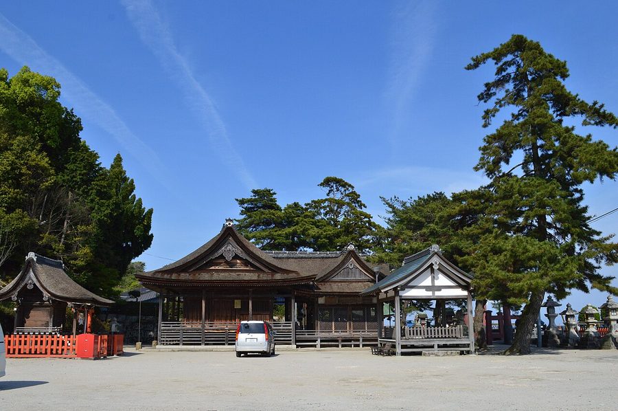 白鬚神社の境内