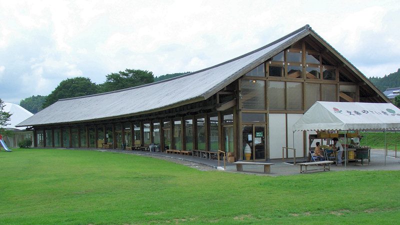 道の駅清和文楽邑の物産館「四季のふるさと」