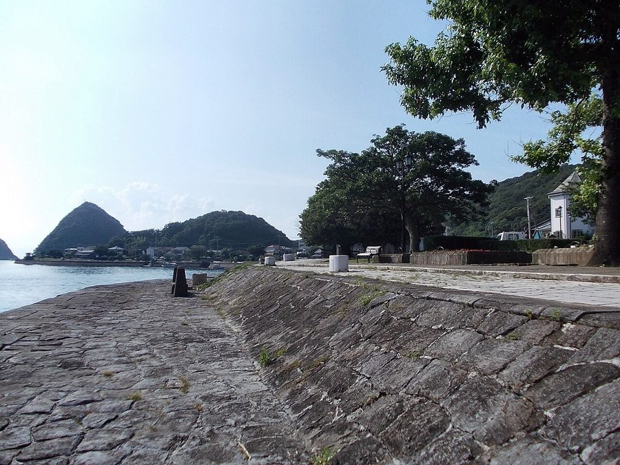 三角西港の石垣