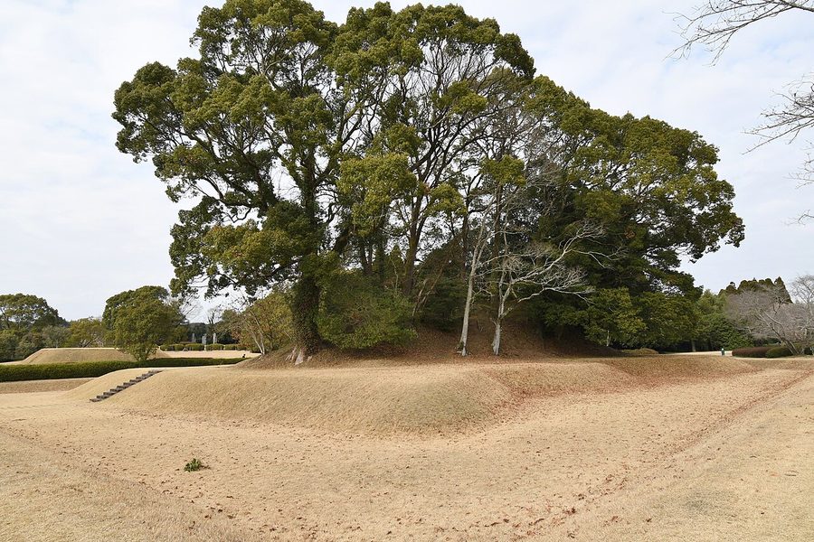 江田船山古墳の墳丘