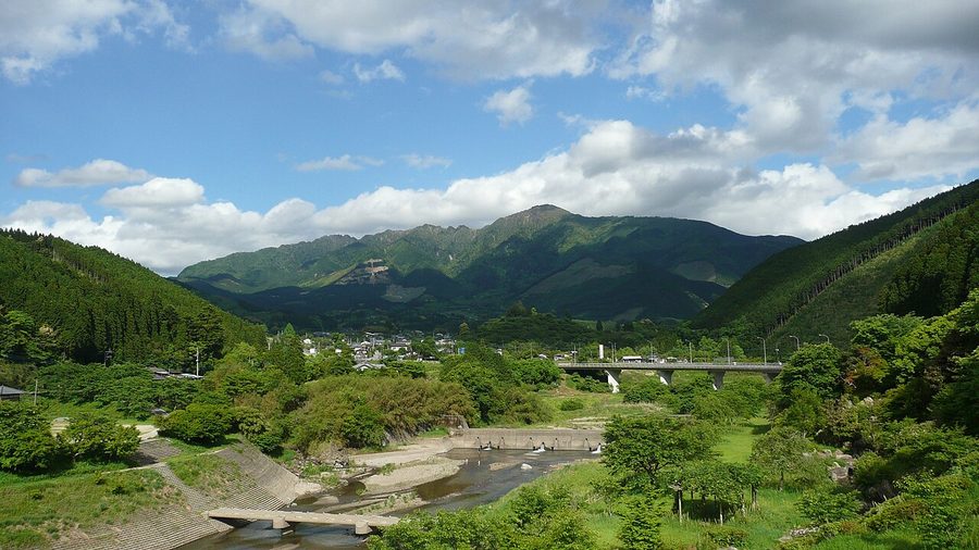 市房山を西から望む一枚