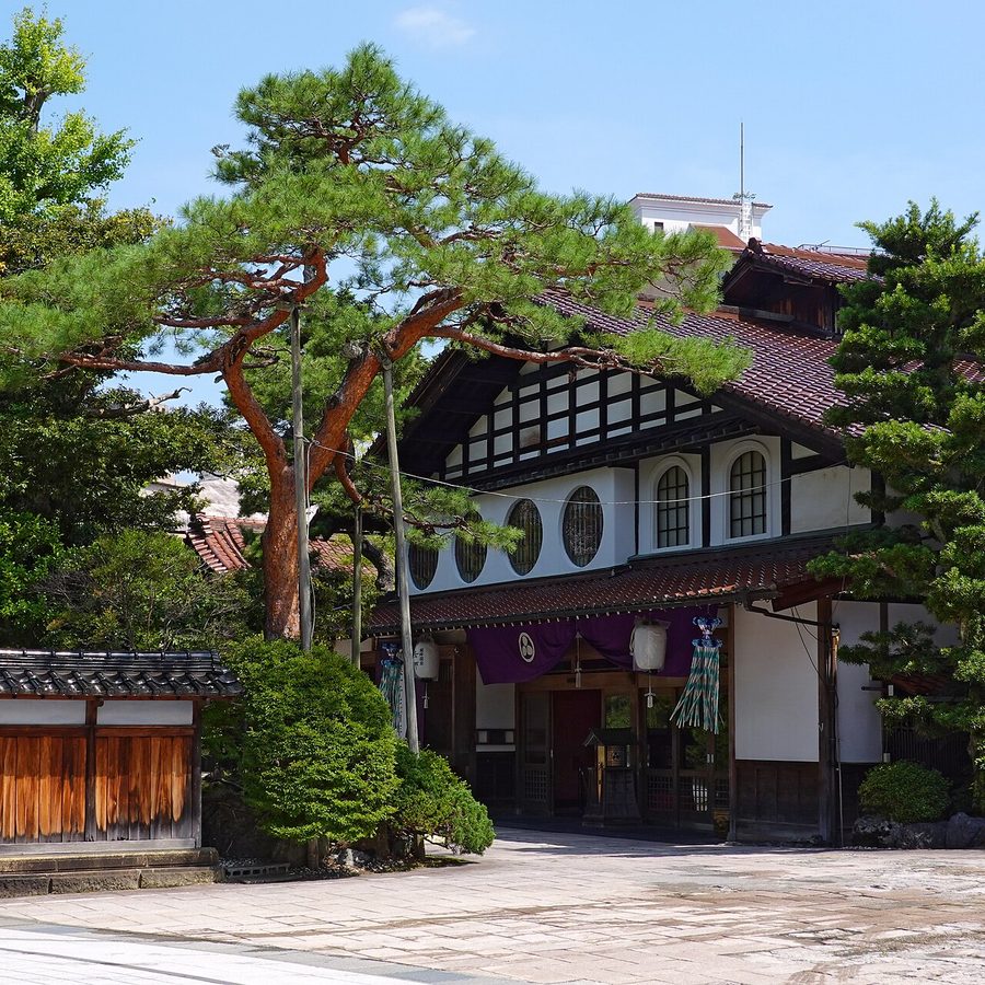 法師(旅館)の建物外観