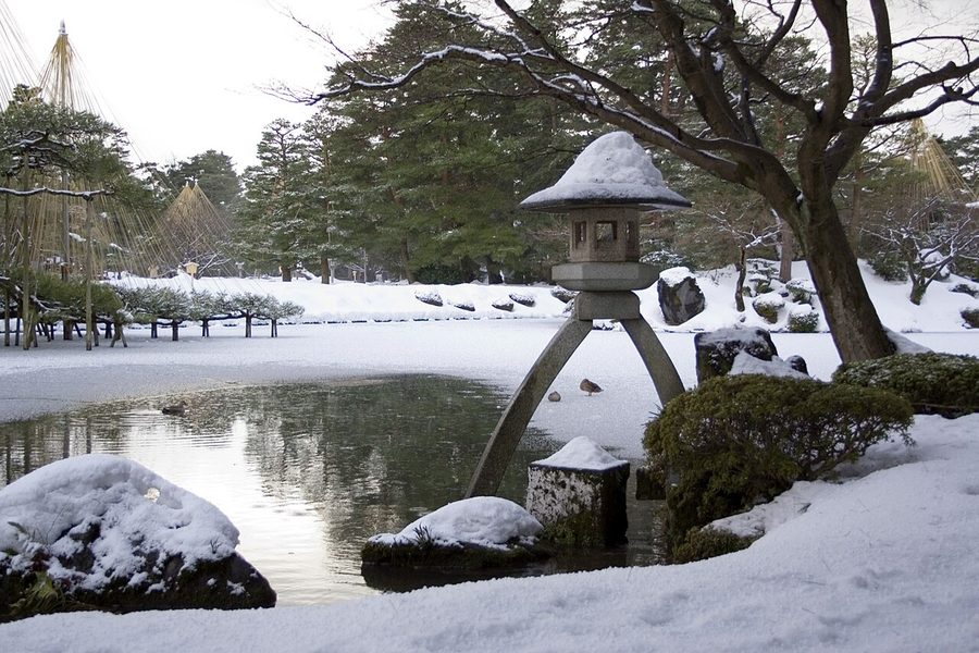 雪の兼六園