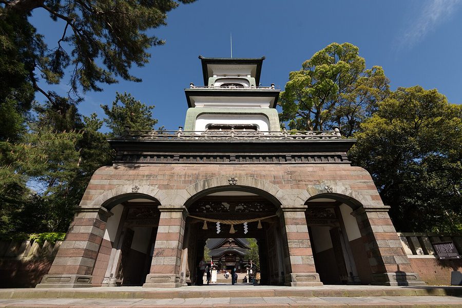 尾山神社の神門