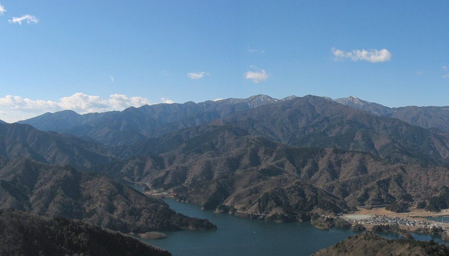 高取山から望む丹沢山地