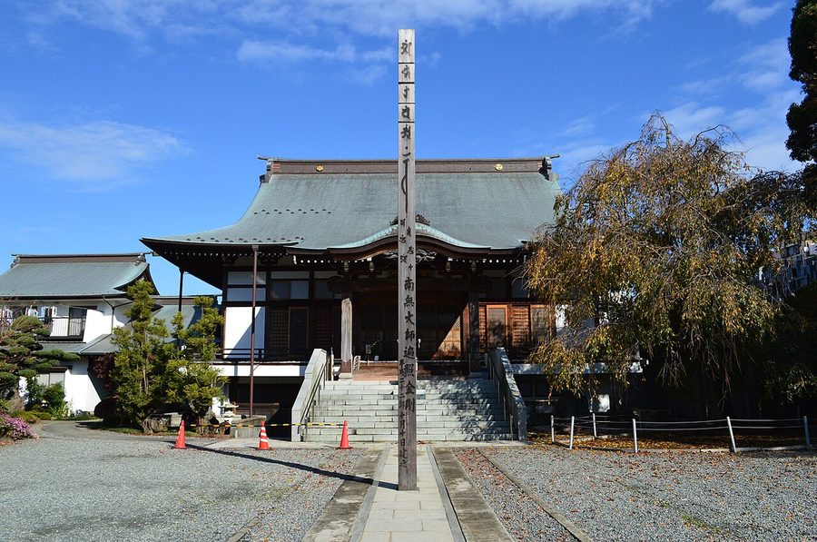 相模国分寺の本堂