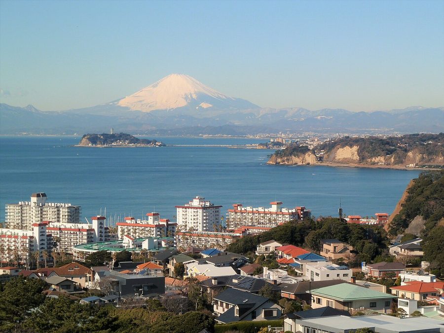 披露山公園から望む富士山と江の島