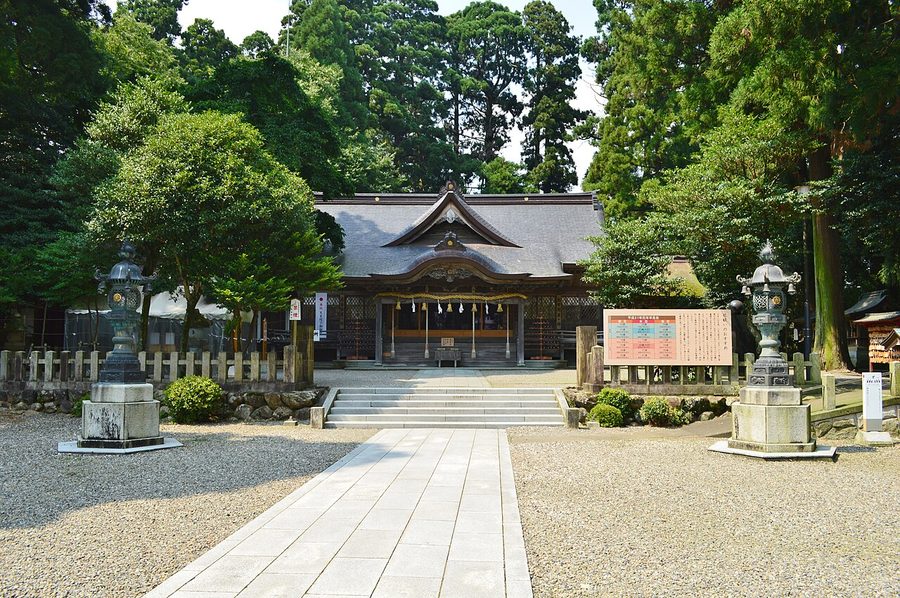 劔神社の拝殿