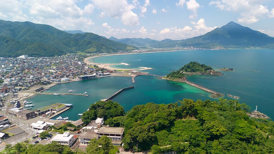 青葉山と高浜港周辺の空撮