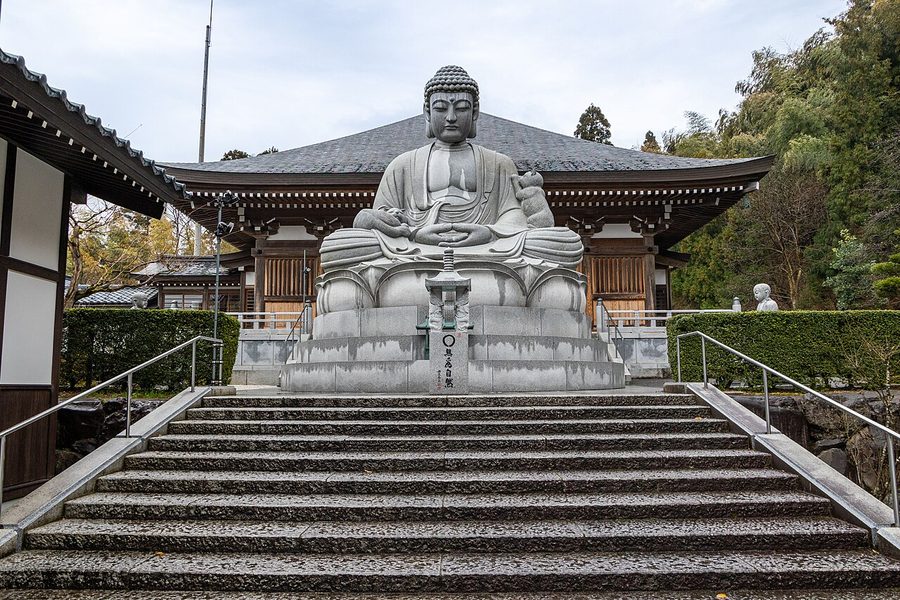 御誕生寺の大仏