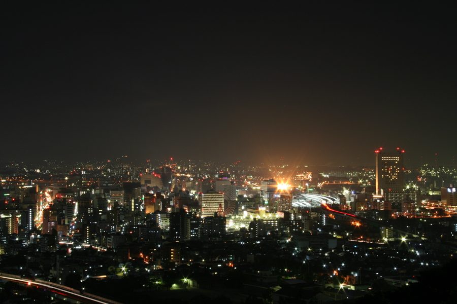 小倉北区・妙見山から望む小倉駅方面の夜景