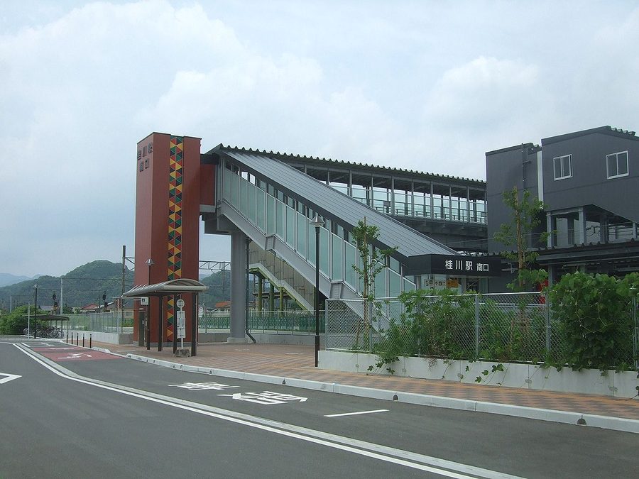 桂川駅の南口