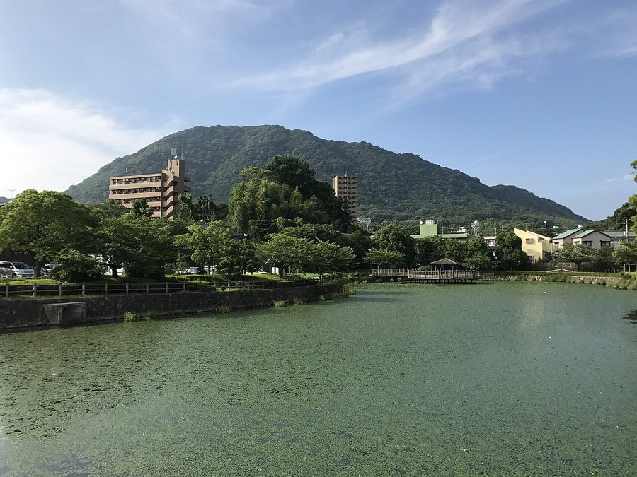 熊越池公園と城山