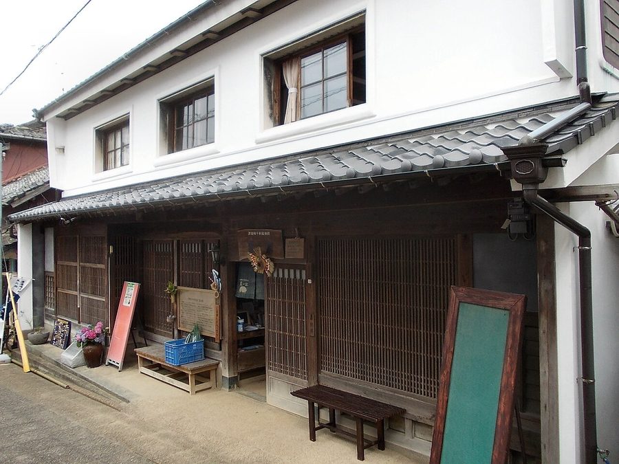 津屋崎千軒の古民家「藍の家」