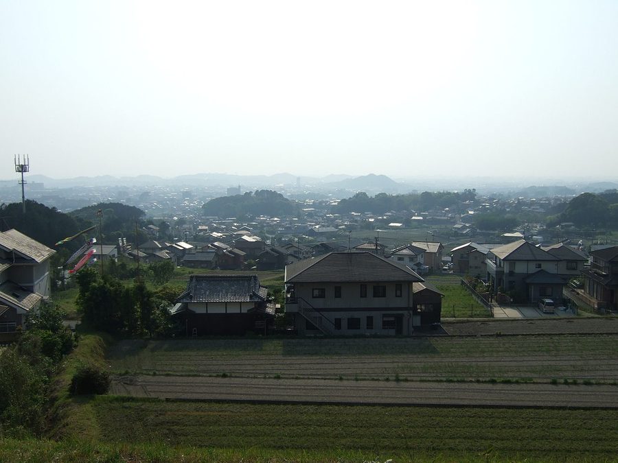 高台から須恵町の中心部を見渡した眺め