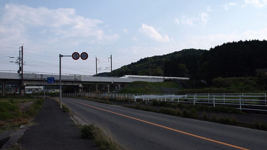 山あいを走る山陽新幹線