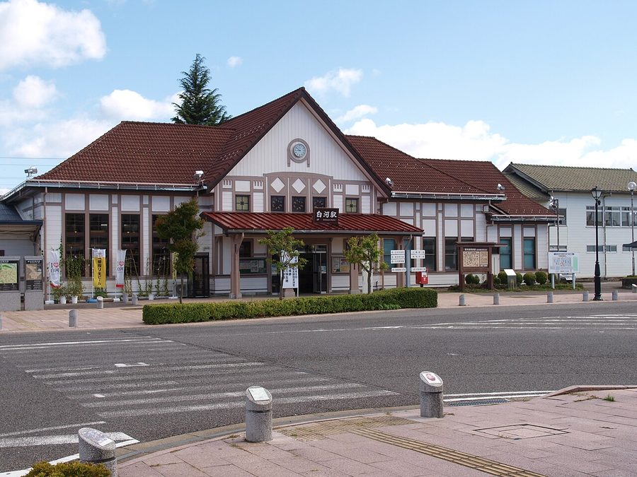 白河駅の駅舎
