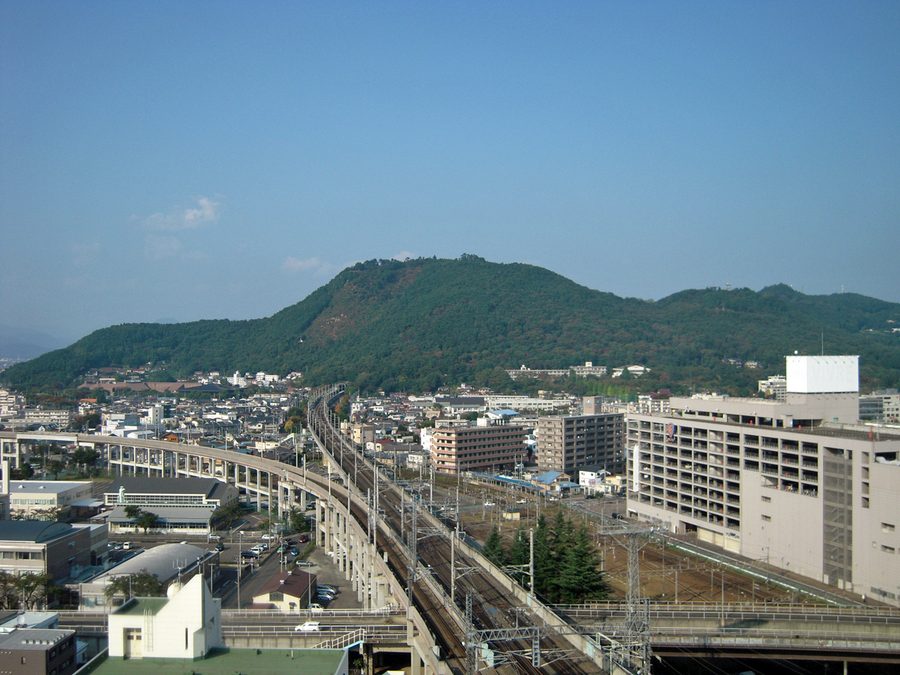 コラッセふくしまから望む信夫山