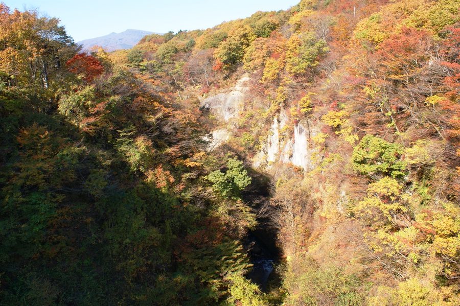 西郷村の雪割渓谷
