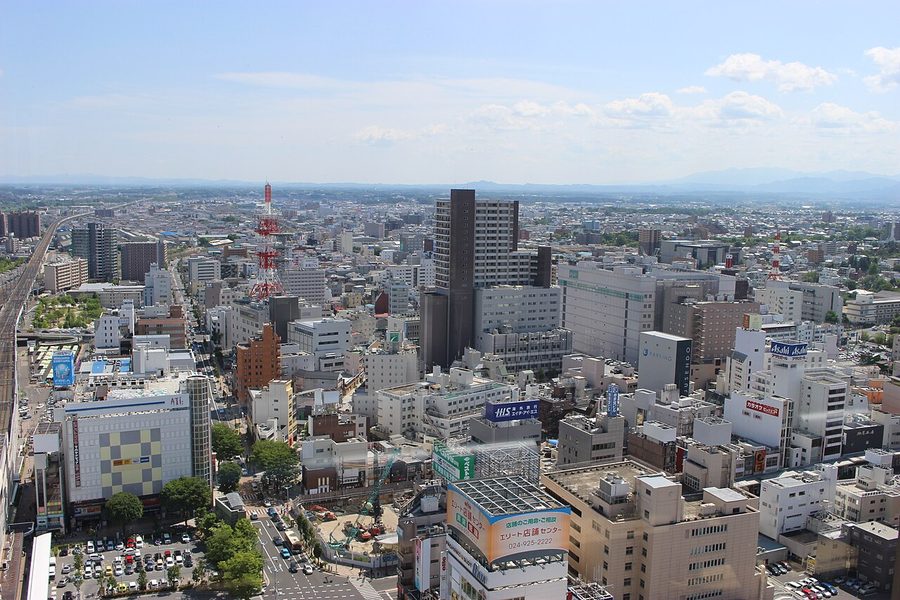 ビッグアイ展望ロビーから望む郡山駅前の中心市街地