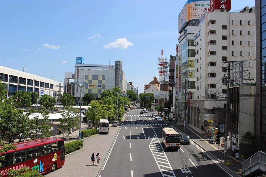 ペデストリアンデッキから望む郡山駅西口駅前広場