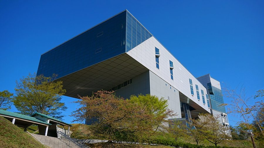 秋田県立近代美術館