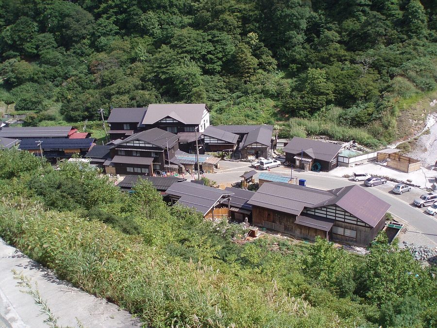 泥湯温泉の温泉街