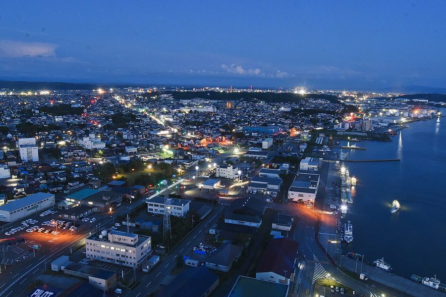 ポートタワー・セリオンから望む秋田市の夜景