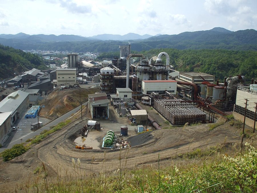 小坂鉱山山神社から見た小坂製錬と小坂町