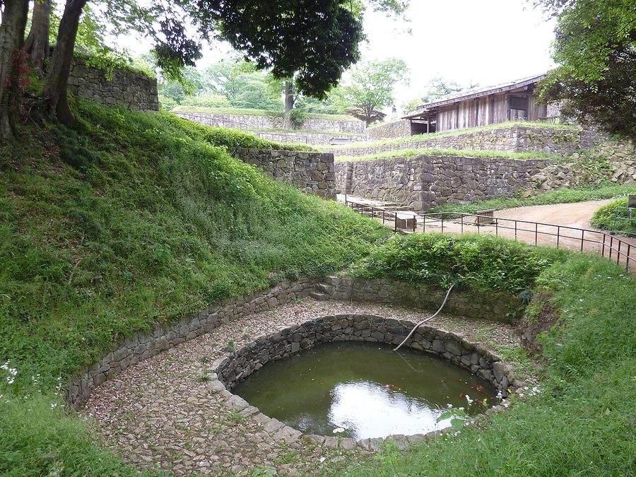新田金山城跡の月ノ池と大手虎口