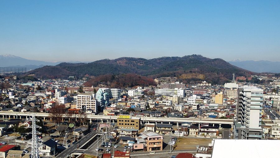 太田市役所から望む新田金山
