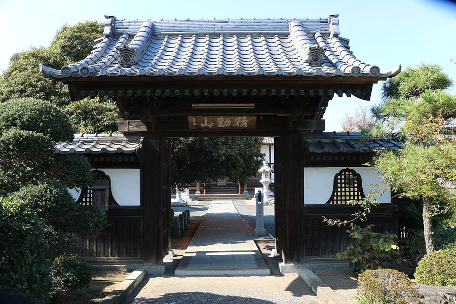 永明寺の山門です